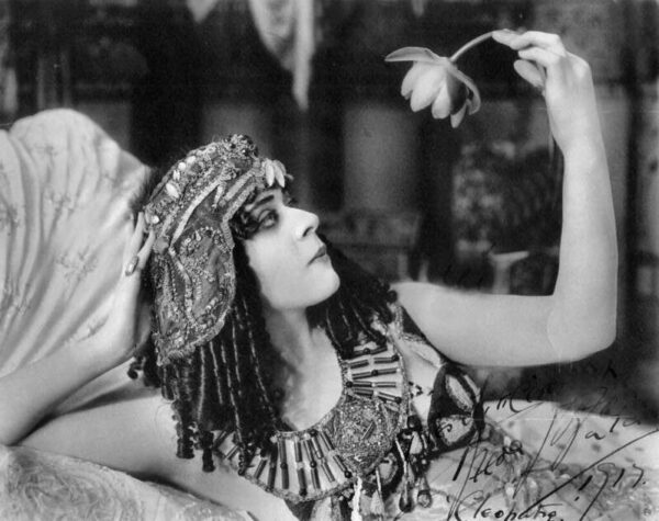Black and white photo of actress Theda Bara dressed as Cleopatra
